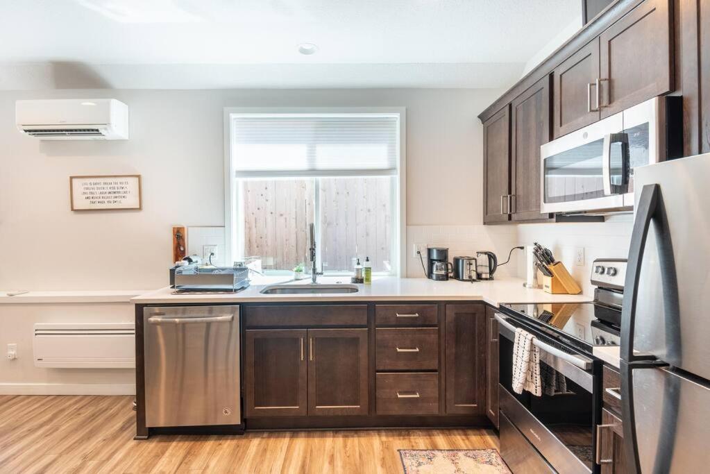 Walkable Apt Next To Restaurants, Bars, And Shops! Portland Luaran gambar